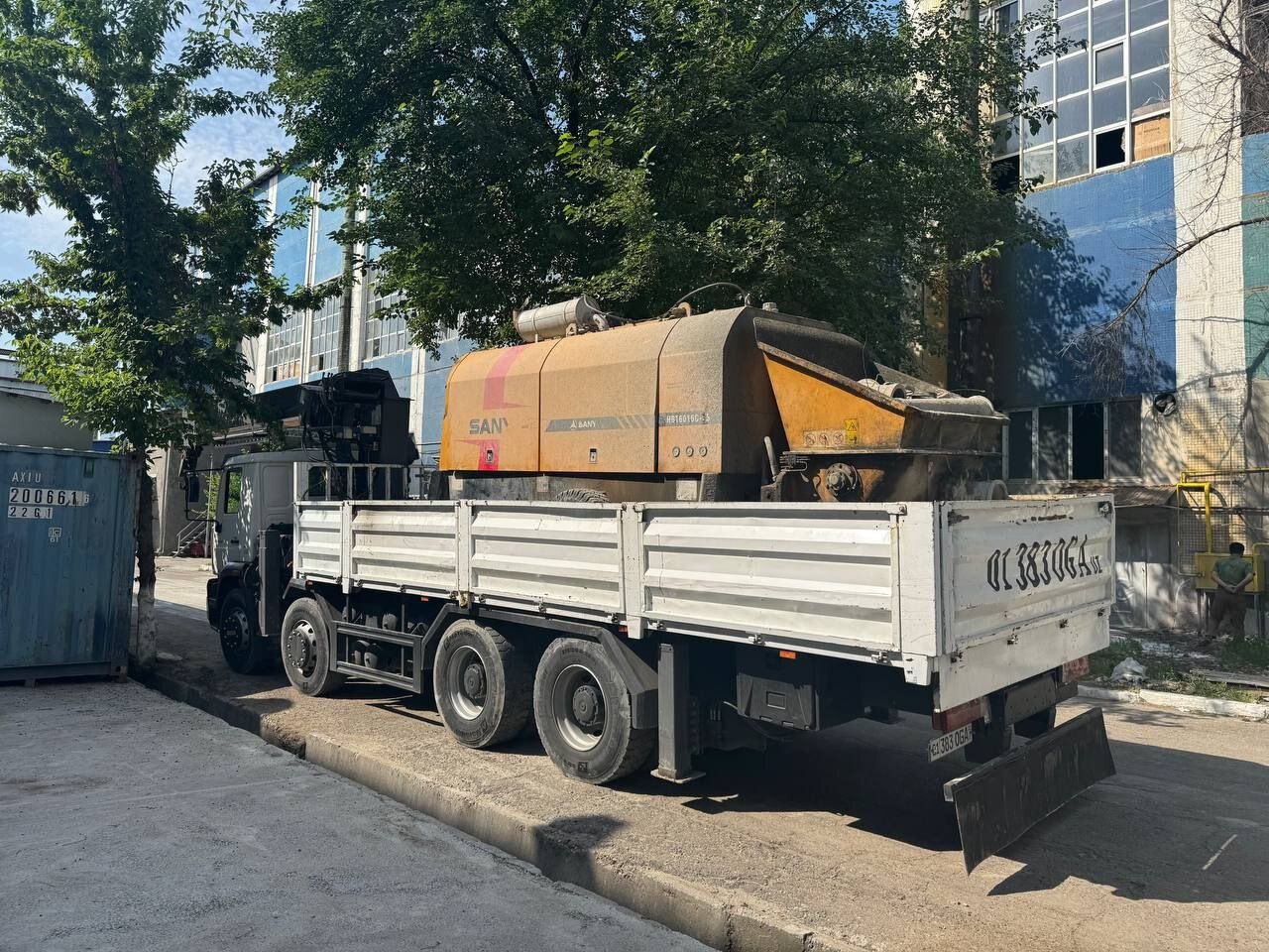 Mirzo Ulug‘bek kichik sanoat zonasida 3 300 m² maydon yangilanib, tadbirkorlar uchun qulay sharoit yaratildi