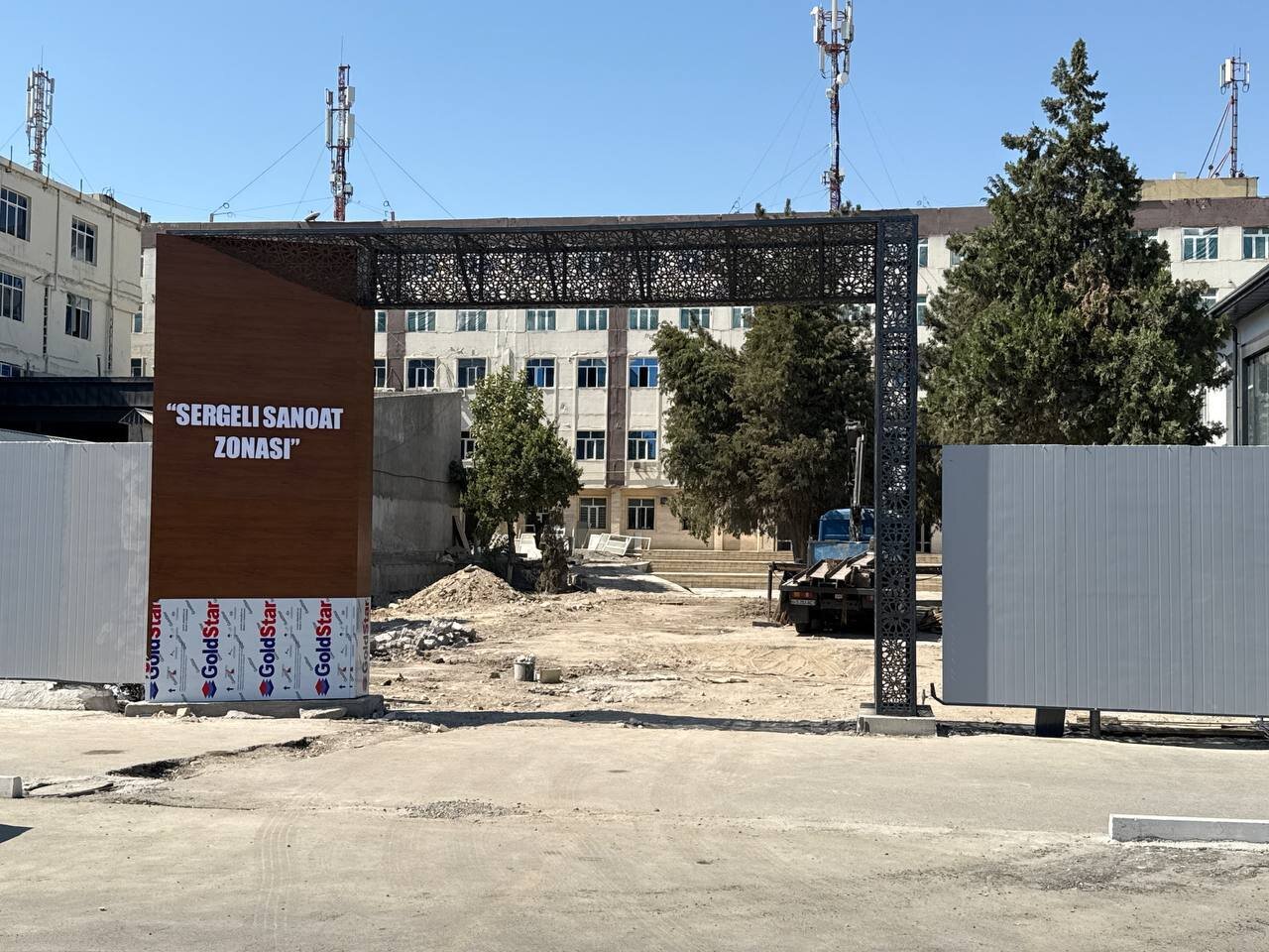 Installation of a New Arch and Building Modernization at Sergeli Small Industrial Zone